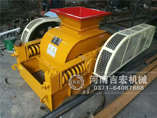 2017新型雙齒輥破碎機(jī)為我國破碎行業(yè)增磚添瓦！