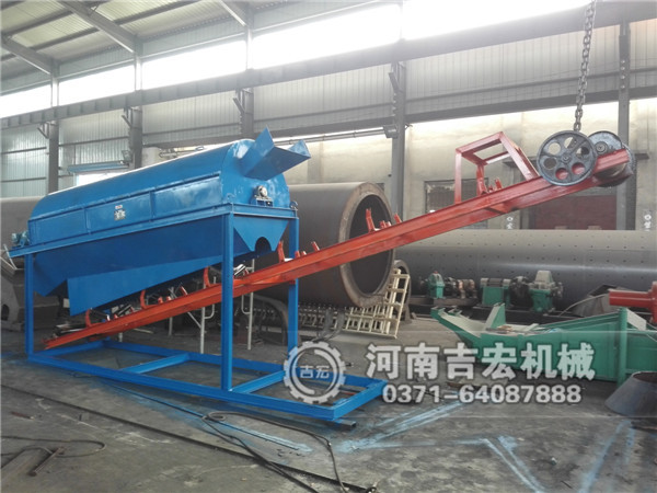 移動(dòng)式篩分輸送一體機(jī)發(fā)貨現(xiàn)場