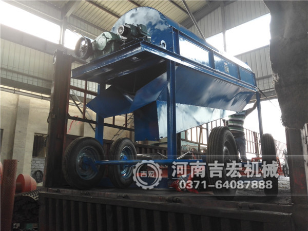 移動(dòng)式篩分輸送一體機(jī)發(fā)貨現(xiàn)場