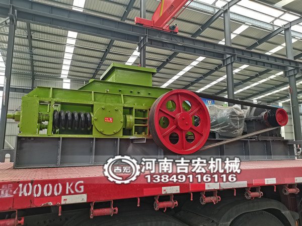 為什么碳素行業(yè)青睞雙齒輥破碎機(jī)？——破碎效率與維護(hù)成本分析！